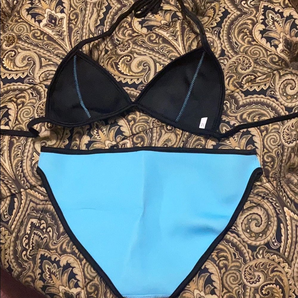 🌟GORGEOUS SKY BLUE NEOPRENE INSPIRED BIKINI 👙 - Picture 5 of 7